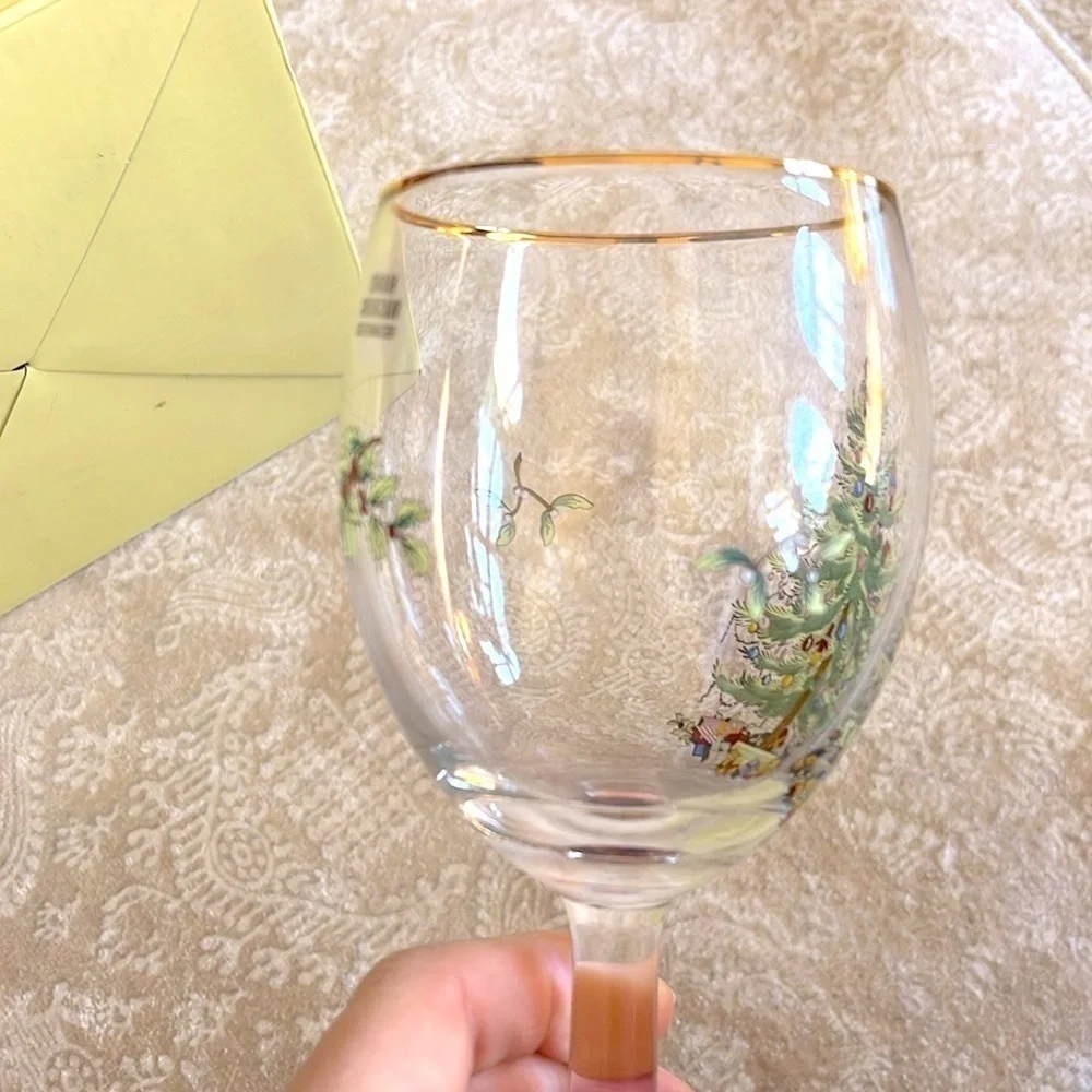 Brand New Spode Set of 4 Wine Glasses Christmas Tree 13 oz Festive Glassware